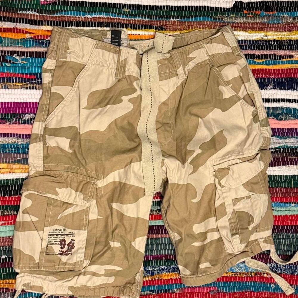 Men's tan & khaki camouflage cargo shorts